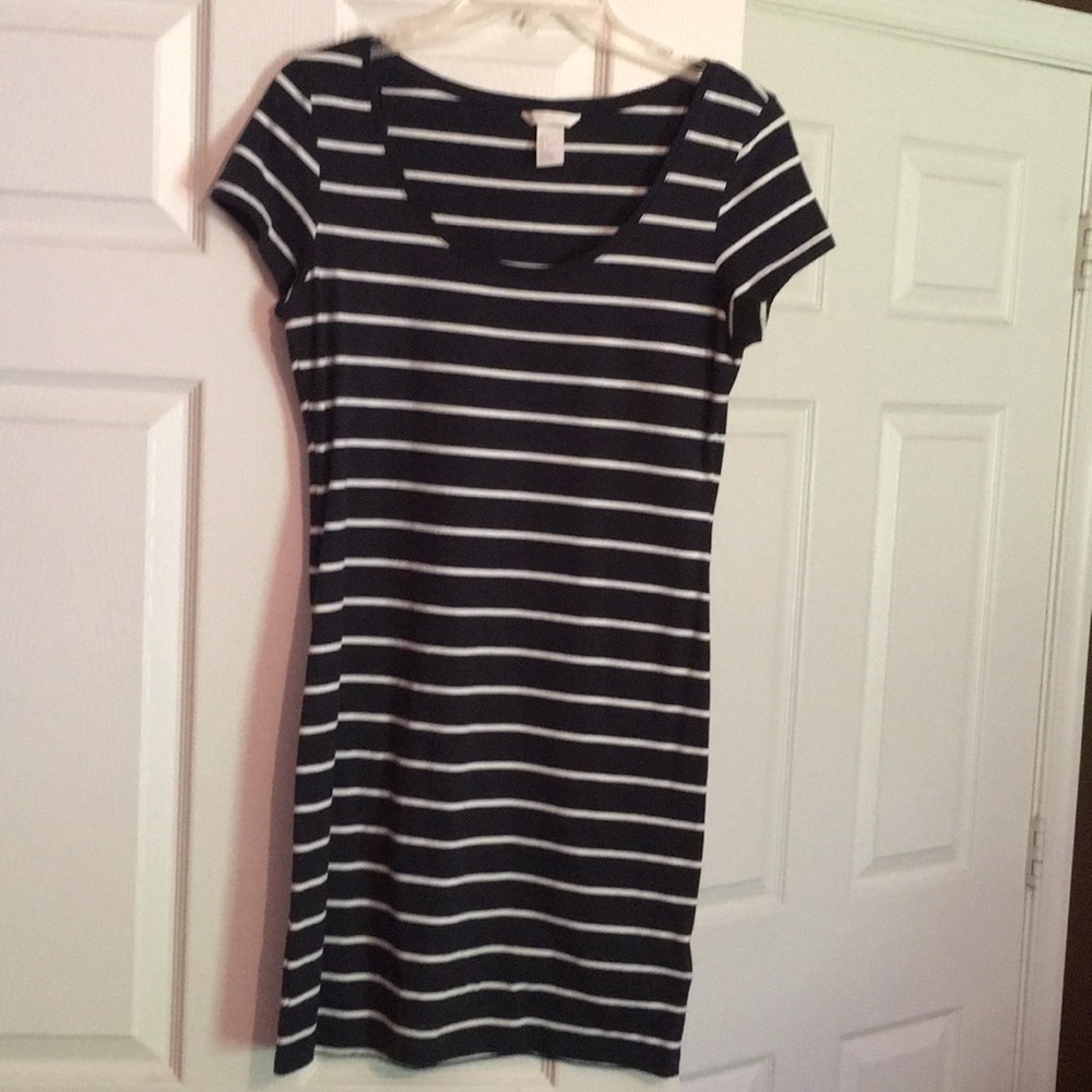 Short tight striped dress